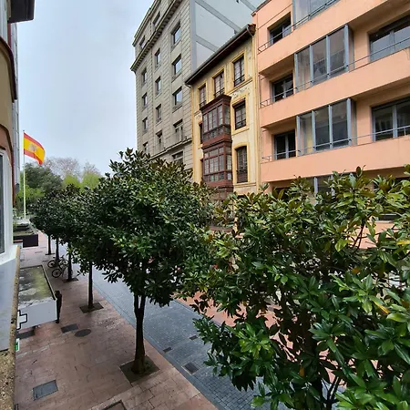 Desde El Mismo Centro. * Oviedo